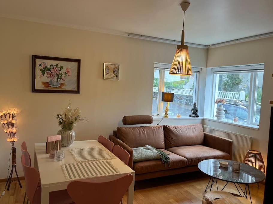 Charming 3 Bedroom Apartment Akureyri Buitenkant foto